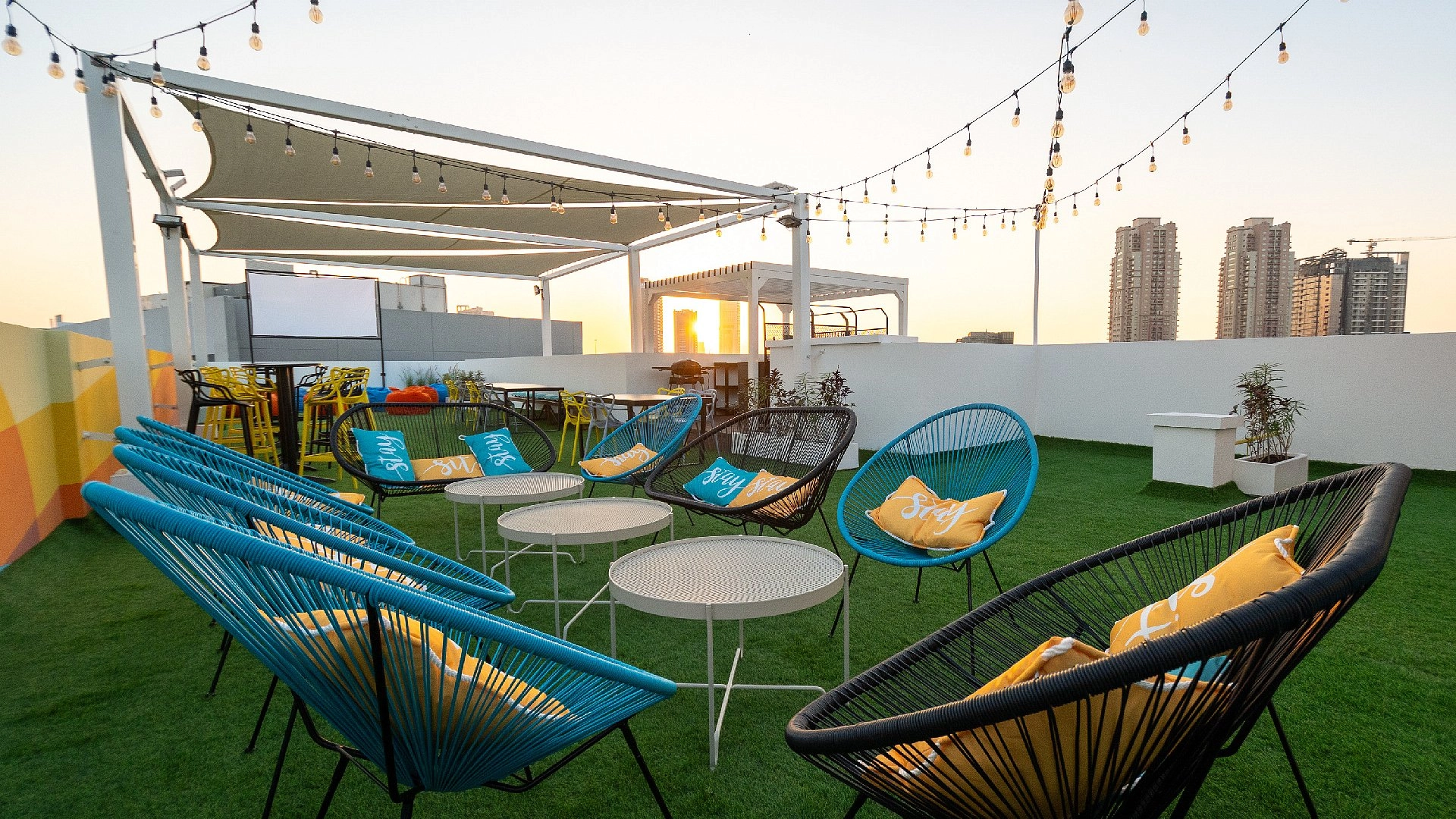 IzziLife Mint 停车场入口